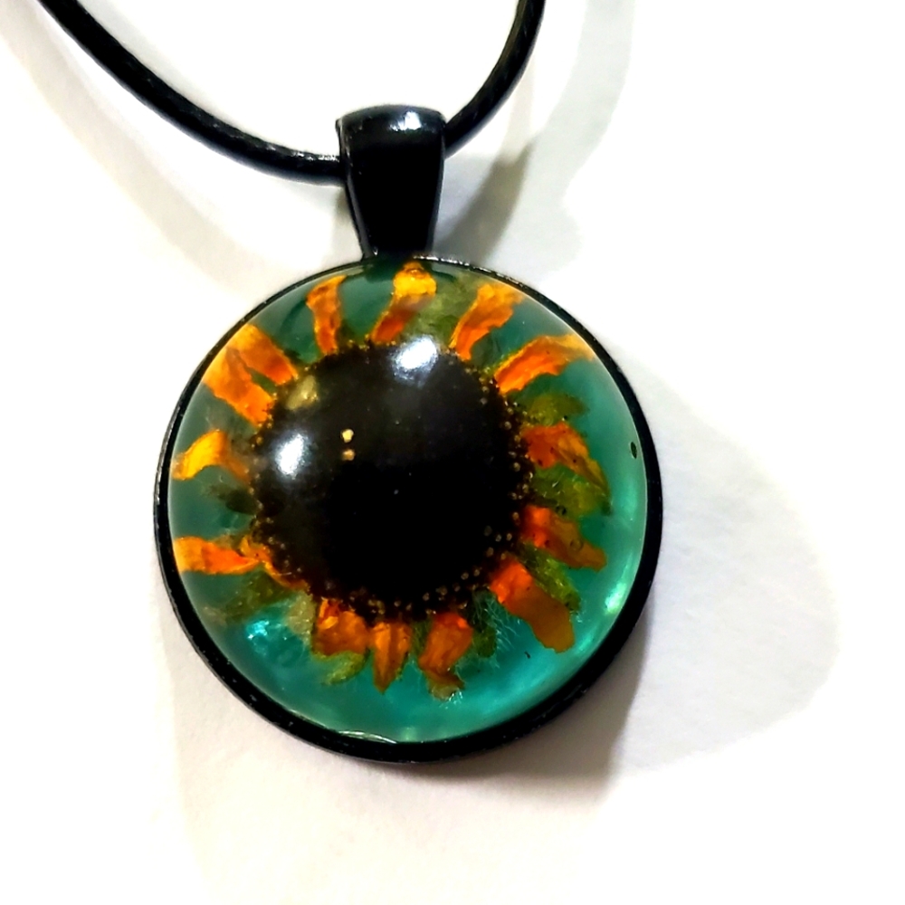 Black-eyed Susan Pendant With Blue Background